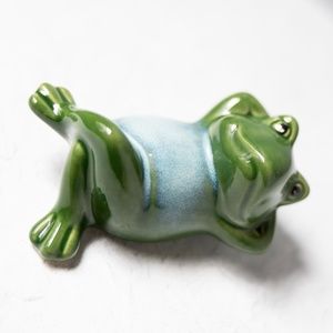 Relaxing chill frog vintage figurine blue green ceramic kitschy cute
